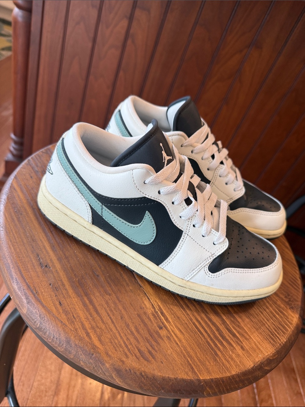 Nike Air 🏀 🏃‍♀️ Jordan 1 Low - White, Black & Mint like new size 8.5 wmns 6 mns